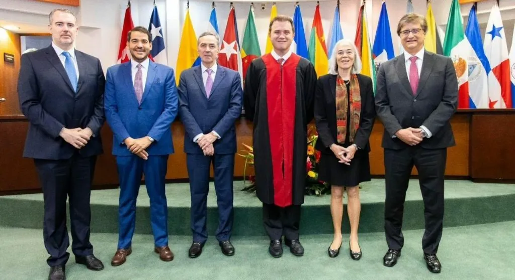 Donald Trump Pressiona a OEA: Ameaças à Agenda Política do STF